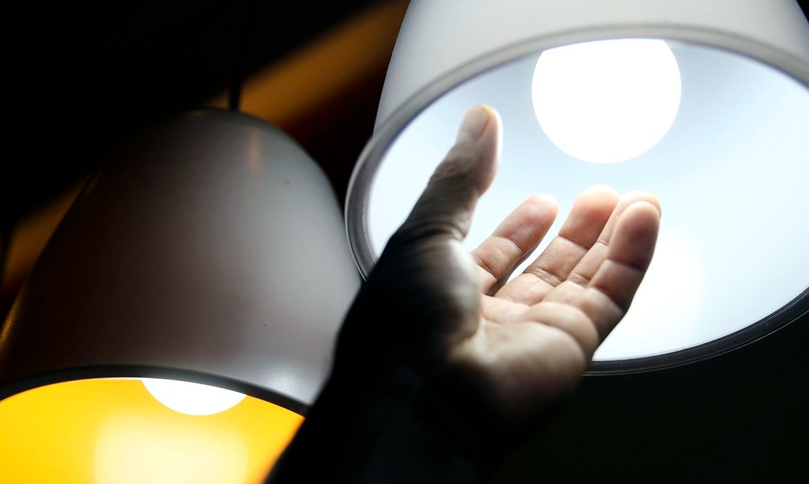 Conta de luz não terá cobrança extra em outubro com bandeira verde da Aneel