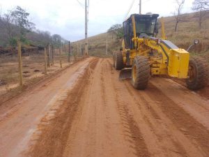 Recuperação de estradas rurais avança em comunidades de Valadares