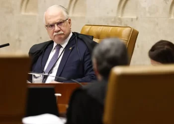 Fachin desmarca julgamento sobre atuação de Mendonça no caso Master