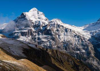Quando até as montanhas caem, o que permanece de pé?