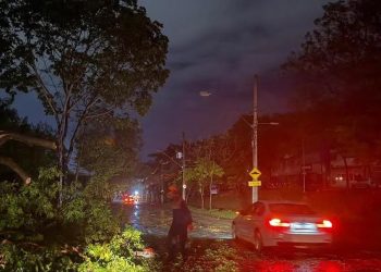 Temporal com ventos fortes e granizo provoca alagamentos e estragos em Ipatinga