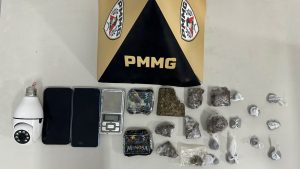 Adolescente é apreendido com maconha e haxixe dentro de casa no Santa Terezinha