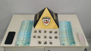 Homem é preso com drogas e R$ 2 mil no bairro São Paulo