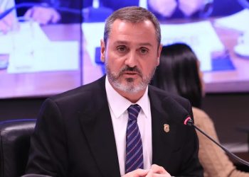 Dino determina reintegração de Andrei Rodrigues ao comando da PF
