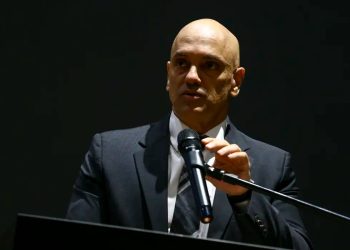 "Inconstitucional e ilegal", diz Moraes sobre investigação de Mendonça