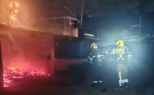 Novo incêndio em Ecoponto no bairro Santos Dumont levanta suspeita de ação criminosa