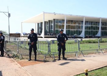 STF encerra sessão sem definir casos sobre Moraes e Mendonça
