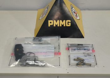 Dono de bar na região central de Valadares é preso após PM encontrar revólver carregado