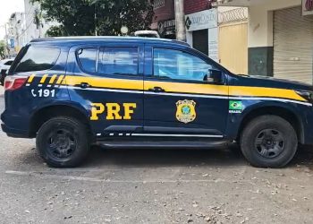 Homem com mandado de prisão por homicídio é preso durante abordagem na BR-116 em Valadares