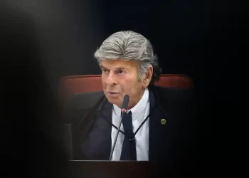 Fux pede acesso a processos contra Jair Bolsonaro no STF
