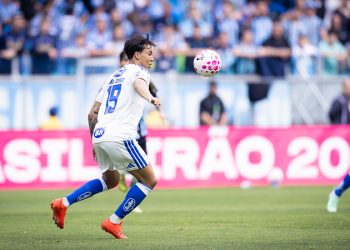 Cruzeiro vence o Grêmio de virada e entra no G4 do Brasileirão