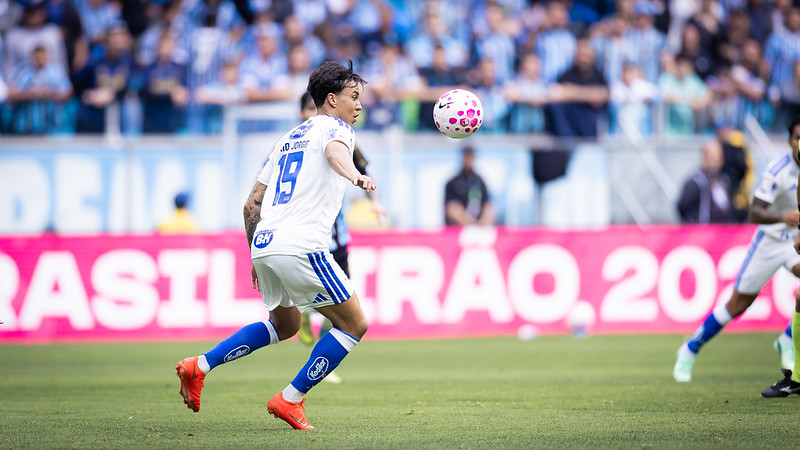 Cruzeiro vence o Grêmio de virada e entra no G4 do Brasileirão