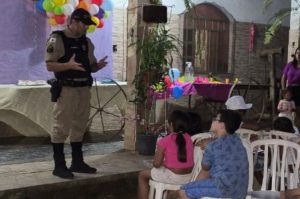 Polícia Militar fortalece Rede de Vizinhos Protegidos no distrito de Derribadinha