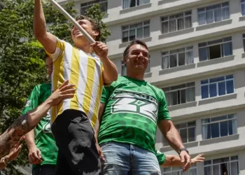 Campanha de Flávio Bolsonaro realiza manifestação na Paulista