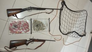 Denúncia anônima de caça ilegal termina com prisão de homem e apreensão de armas e munições em Ataléia