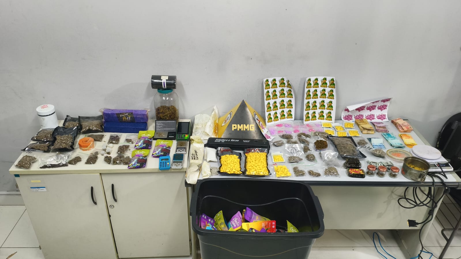 Quatro são presos após PM desarticular delivery de drogas em Valadares