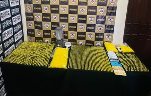 Polícia Militar apreende mais de 2 mil pinos de cocaína e desarticula local de preparo de drogas em Itaobim