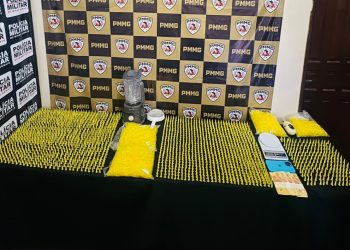 Polícia Militar apreende mais de 2 mil pinos de cocaína e desarticula local de preparo de drogas em Itaobim