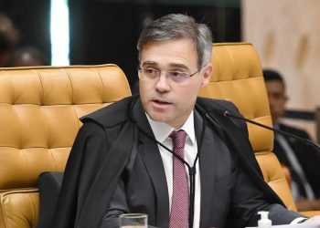 Mendonça determina remoção de vídeo de deputados contrários a Flávio 