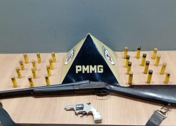 PM prende homem e apreende duas armas de fogo e munições após denúncia de ameaças em São João do Manhuaçu