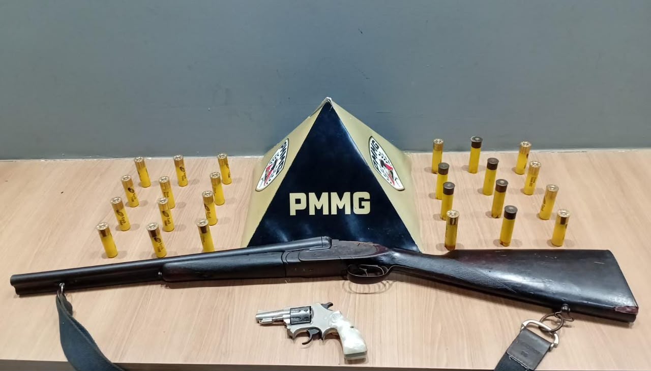 PM prende homem e apreende duas armas de fogo e munições após denúncia de ameaças em São João do Manhuaçu