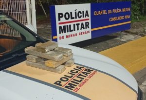 Polícia Militar Rodoviária apreende sete barras de maconha na BR-259 em Conselheiro Pena