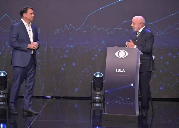 Lula e Flávio fazem primeiro debate das eleições na TV Band